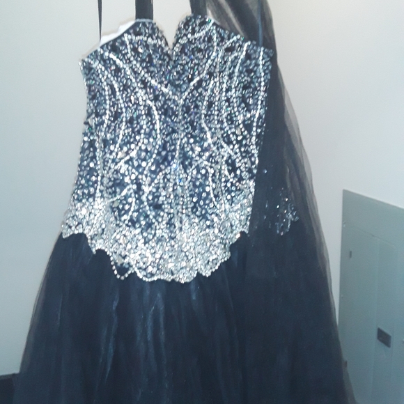 Prom/evening dress - Picture 2 of 3